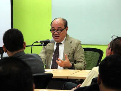 Experts call for research grants fund hike .